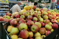 Депутат Чернышов предложил обязать школы кормить детей фруктами
