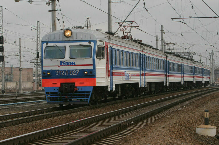 здоровье железнодорожника. форма машиниста. локомотив поезд машинист. машинист по радиосвязи 2эс6. здоровье железнодорожника.