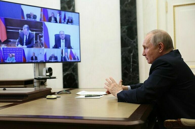 Путин обсудил с Совбезом обеспечение внутриполитической безопасности РФ