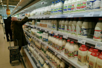 ФАС просят проверить цены на молочку в торговых сетях