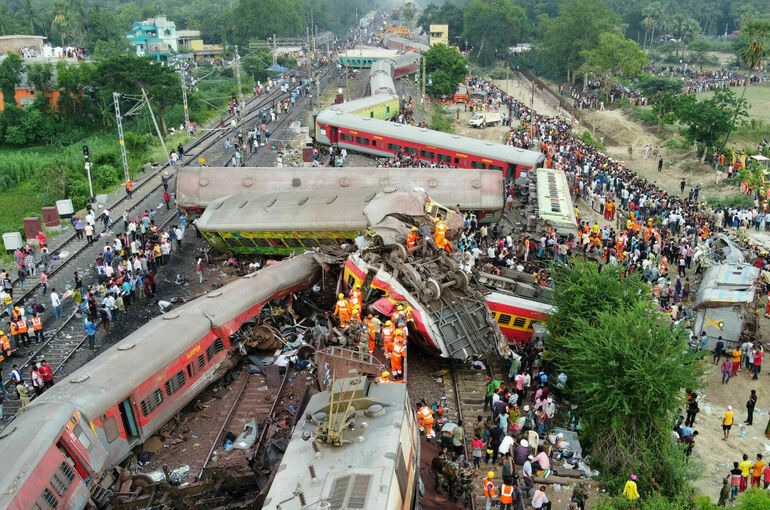 В Индии назвали причины железнодорожной катастрофы