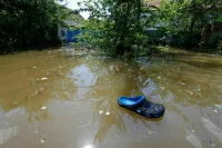В Новой Каховке начал снижаться уровень воды на улицах
