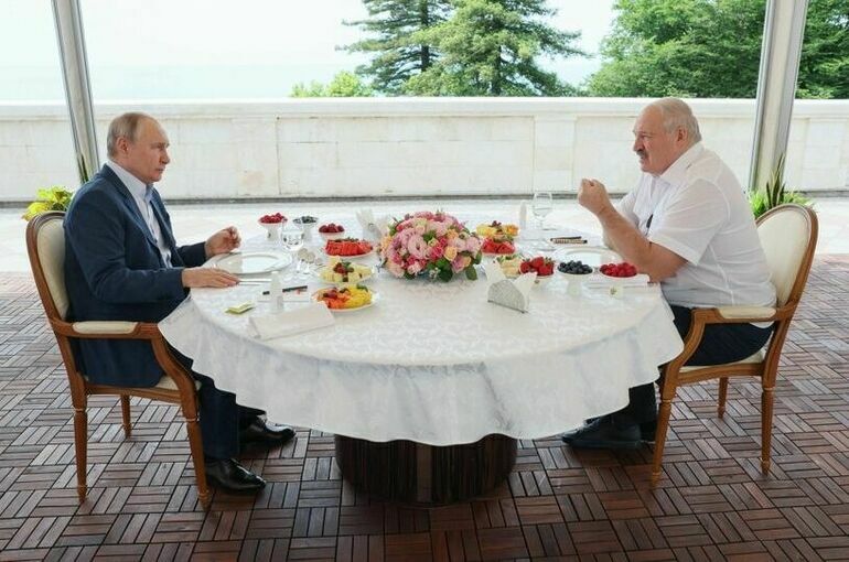 Путин и Лукашенко начали встречу в Сочи в неформальной обстановке