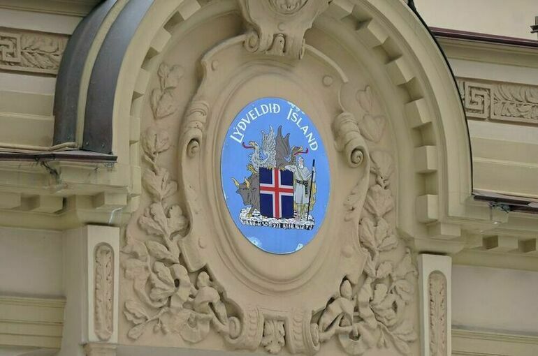 Исландия приостановит работу посольства в России