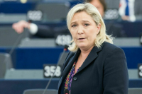 Ле Пен призвала ужесточить правила предоставления убежища во Франции