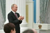 В День России Путин в Кремле награждает Героев Труда и лауреатов госпремий