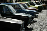 Мантуров пообещал обдумать переход названий российских авто на кириллицу