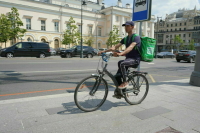В ГИБДД Москвы выявили свыше 2,1 тысячи нарушений курьерами на велосипедах