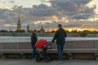 Петербургский материнский капитал предложили разрешить тратить на ДМС