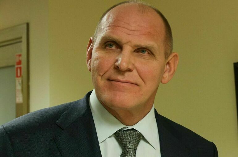 Карелин вручил миллион рублей военнослужащему за уничтожение танка Leopard