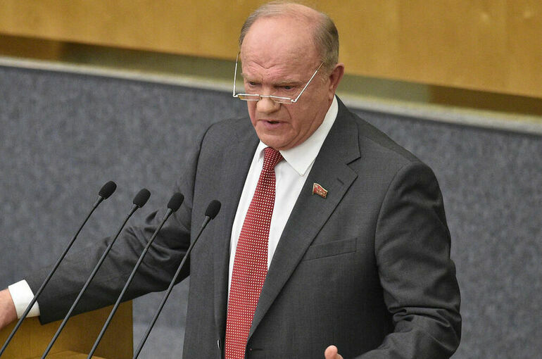 Зюганов: Военный мятеж остановило единство политической воли и решительности