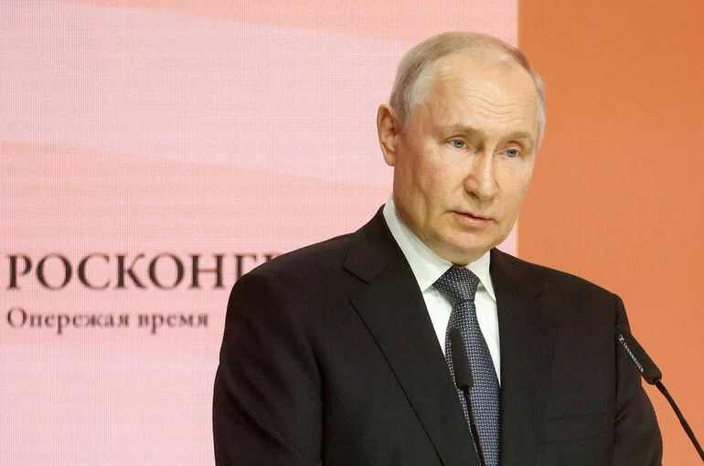 Путин назвал сильное гражданское общество основой суверенитета России