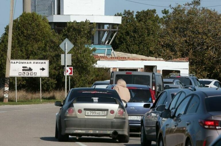 В пробке перед Крымским мостом продолжают стоять более 1,5 тысячи автомобилей