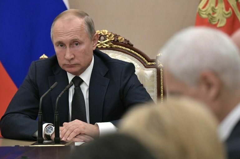 Путин поручил оценить идею направить туристов в Крым через новые территории РФ