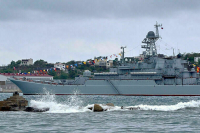 Автотуристов в Крым предложили везти на больших десантных кораблях