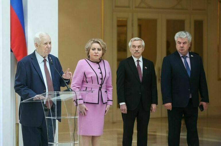 Матвиенко открыла в Совете Федерации выставку о битве на Курской дуге