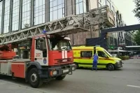 На севере Москвы загорелось здание с творческими студиями