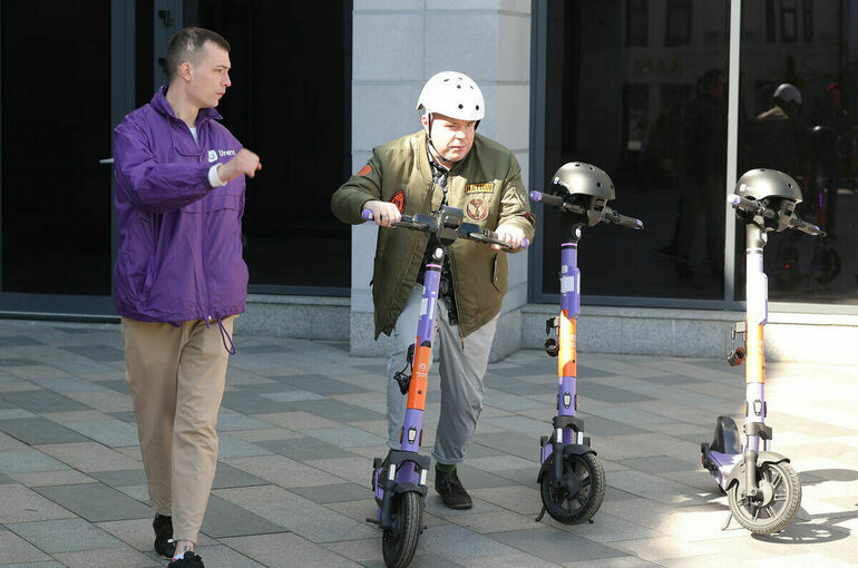 Шейкин призвал проверять у водителей электросамокатов знание ПДД