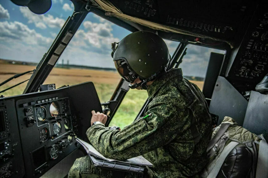 С близорукостью разрешат идти в парашютисты
