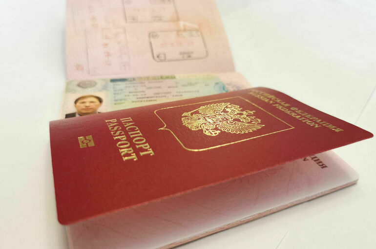 В России сформируют базу недействительных загранпаспортов