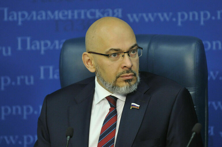 Николаев призвал ввести мораторий на выдачу паспортов по справкам о смене пола 