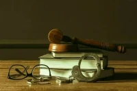 В Югре трех сотрудниц соцучреждения осудят за кражу денег у подопечных