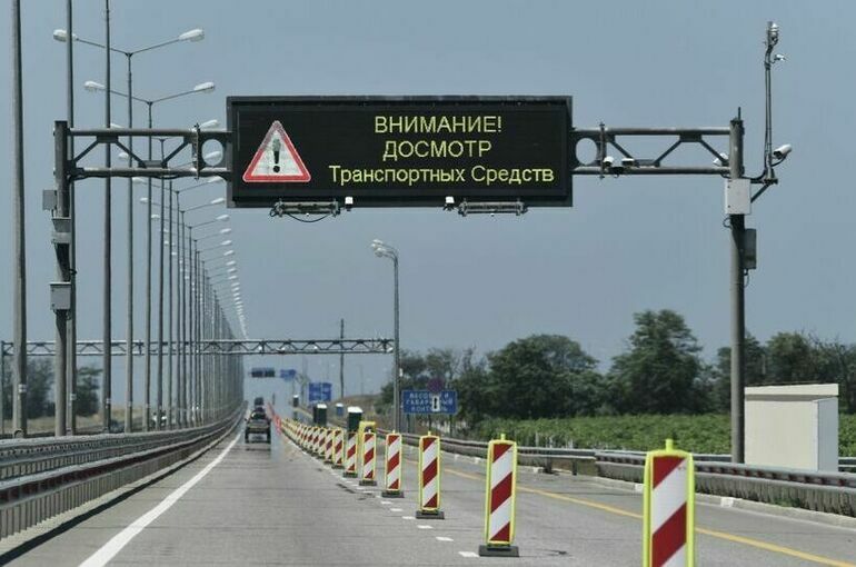 Минтранс: На пролетах Крымского моста повреждено дорожное полотно