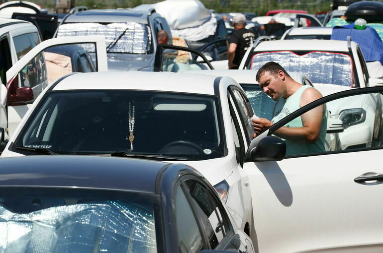 Волонтеры доставят воду и продукты для автомобилистов к Крымскому мосту