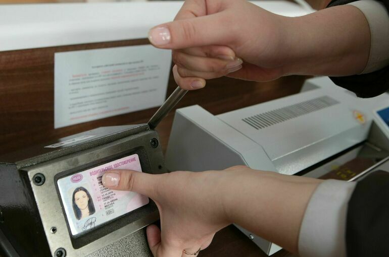 В России предложили приравнять электронные водительские права к физическим