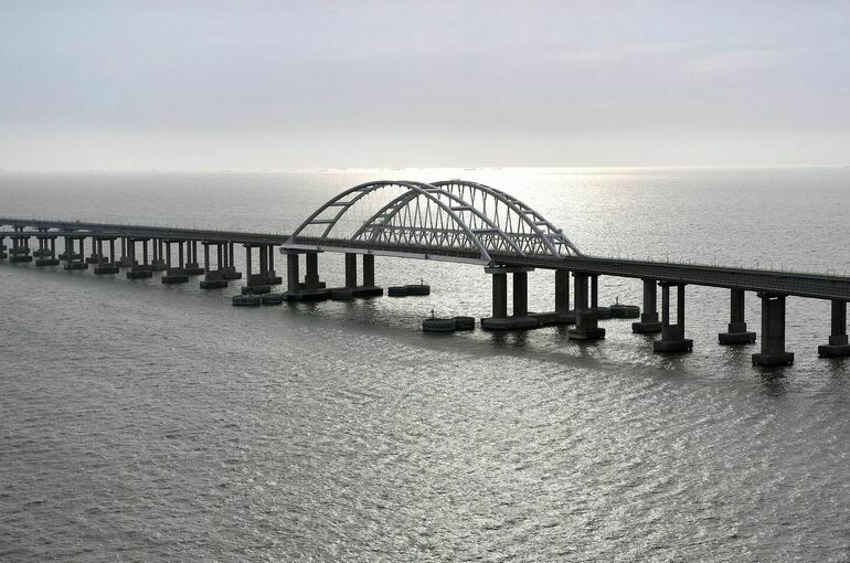 Рядом с поврежденным участком Крымского моста построят временный мост