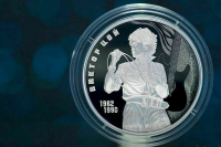 Банк России выпускает в обращение монету, посвященную Виктору Цою