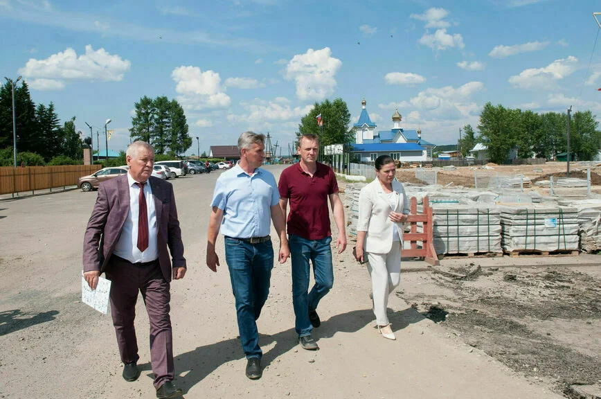 В июле спикер Алексей Додатко побывал в Тасеевском районе, где принял участие в обсуждении перспектив развития территории и провел прием граждан