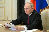Путин поручил максимально помочь крымчанам после возгорания на полигоне