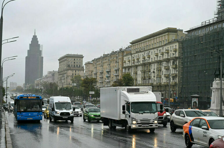 Синоптик спрогнозировал холодное и дождливое воскресенье в Москве