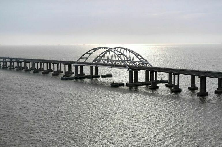 Проезд по Крымскому мосту в обе стороны осуществляется свободно