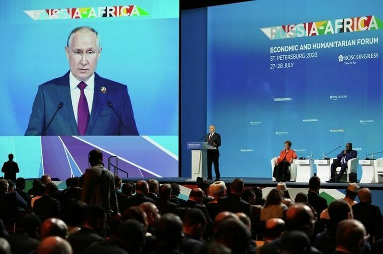 Путин предложил увеличить число российских атташе в Африке