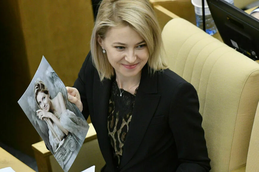 После избрания депутатом Госдумы экс-прокурор Крыма Наталья Поклонская возглавила
думскую Комиссию по контролю за достоверностью декларирования доходов депутатов.