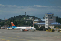 Самолет Airbus столкнулся с трапом в аэропорту Сочи