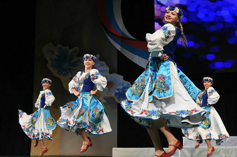 Танцы, обряды и сказания народов России защитят законом