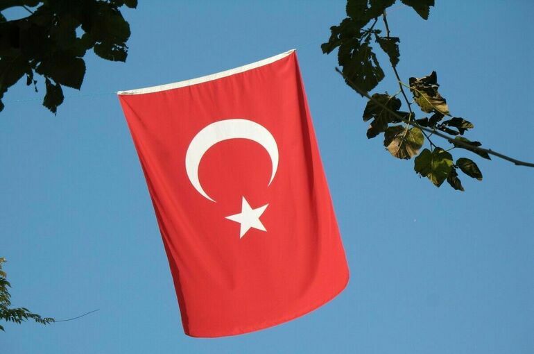 При взрыве в турецком порту пострадали 13 человек