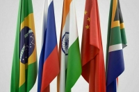 Страны БРИКС на саммите в ЮАР намерены обсудить возможности дедолларизации