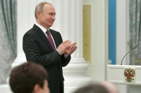 Путин наградил сотрудников аппарата Совета Федерации за безупречную госслужбу