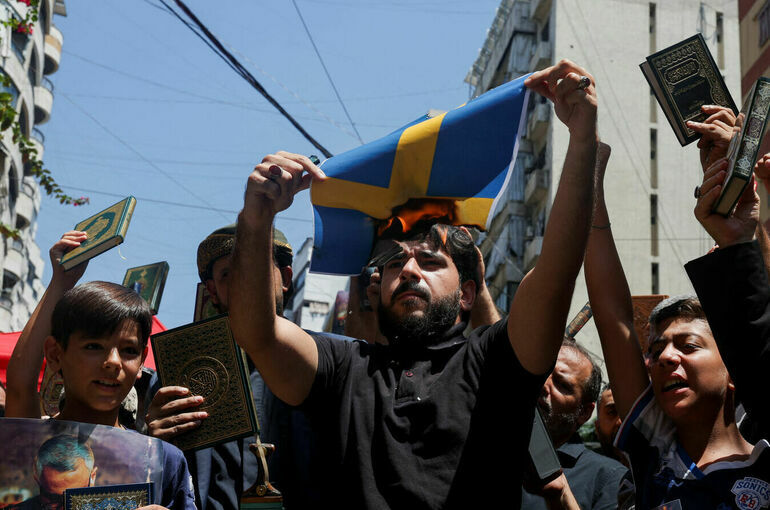 В Ливане ко входу в шведское посольство бросили взрывчатку