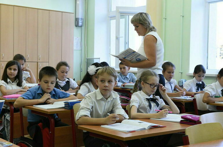 В Минпросвещения установят приоритет при приеме в школы для детей бойцов СВО