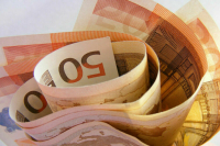 Евро подорожал до 109 рублей впервые с марта прошлого года