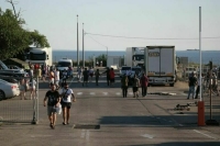 В очереди на досмотр перед Крымским мостом стоят более тысячи автомобилей