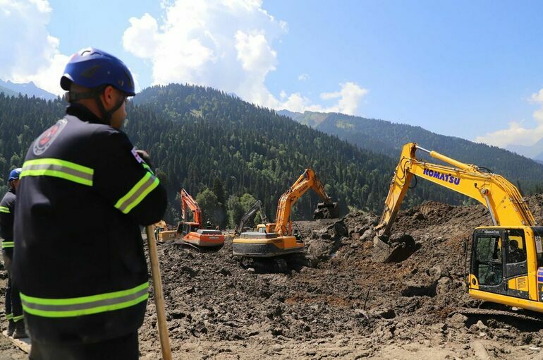 Число жертв оползня в Грузии достигло 26