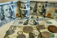 Курс доллара на открытии торгов на Мосбирже снизился до 96,86 рубля
