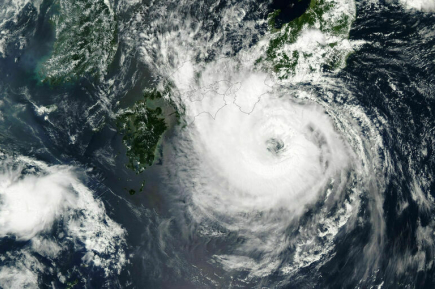 Тайфун «Лан» поменял билеты с Владивостока на Сахалин