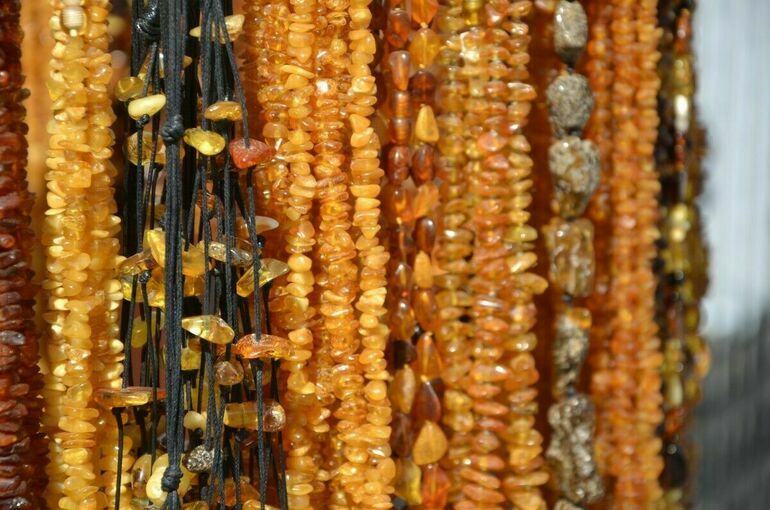 Контрабандный вывоз 250 килограммов янтаря пресекли в Калининградской области